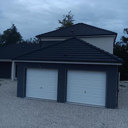 Chambre Privee Dans Une Maison Familiale Charmes  Exterior foto